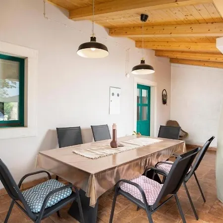 Vakantiehuis House With A Parking Space Valtura, - 24732