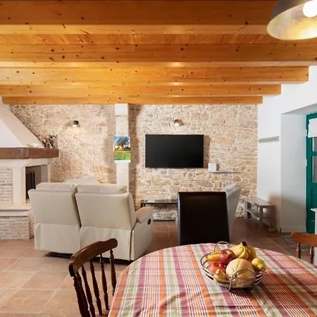 House With A Parking Space Valtura, - 24732 * بولا